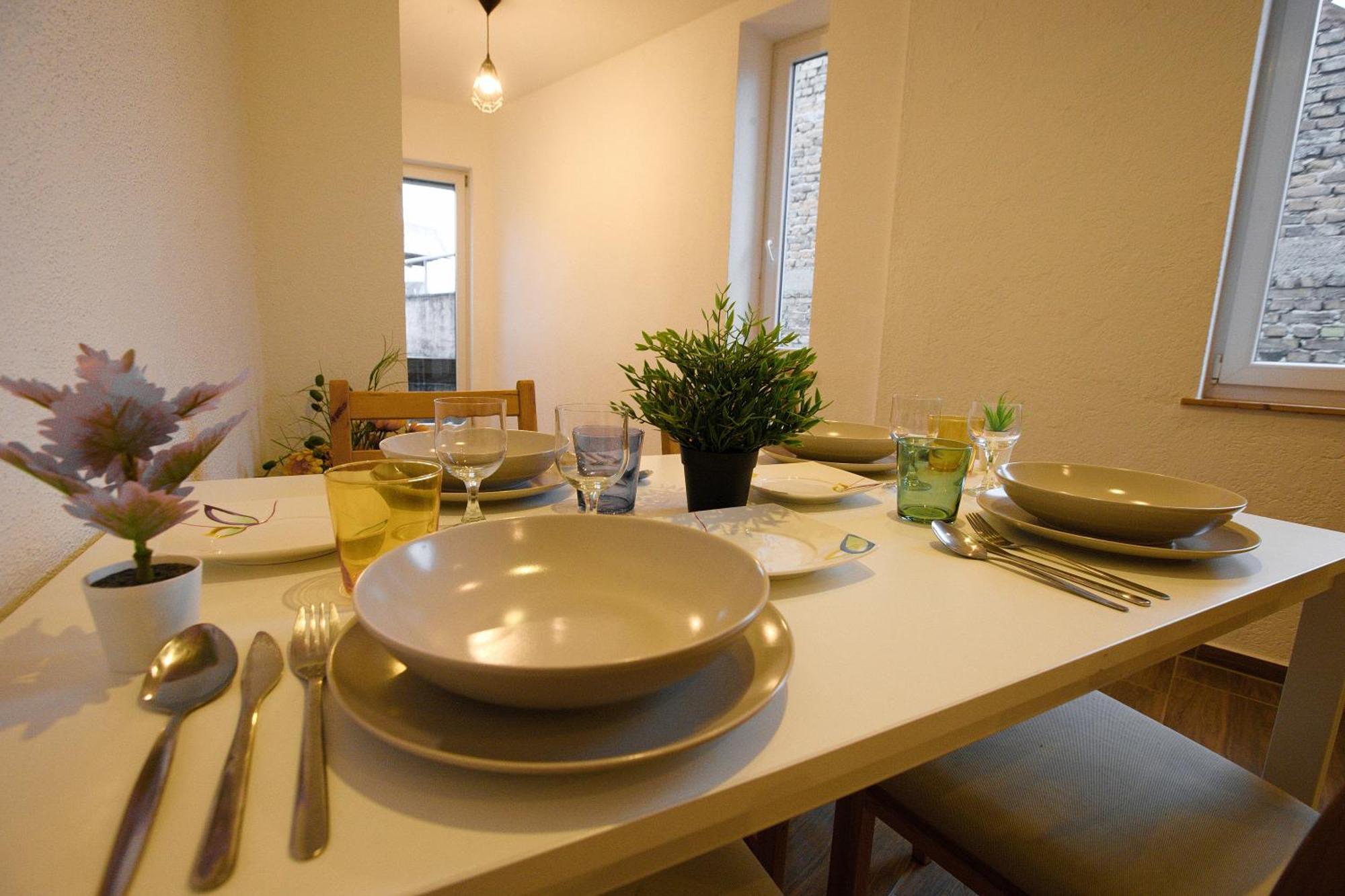 Das Haus Am Bach - Schoene Grosse Moderne Wohnung Mit Terrasse Osthofen Eksteriør billede